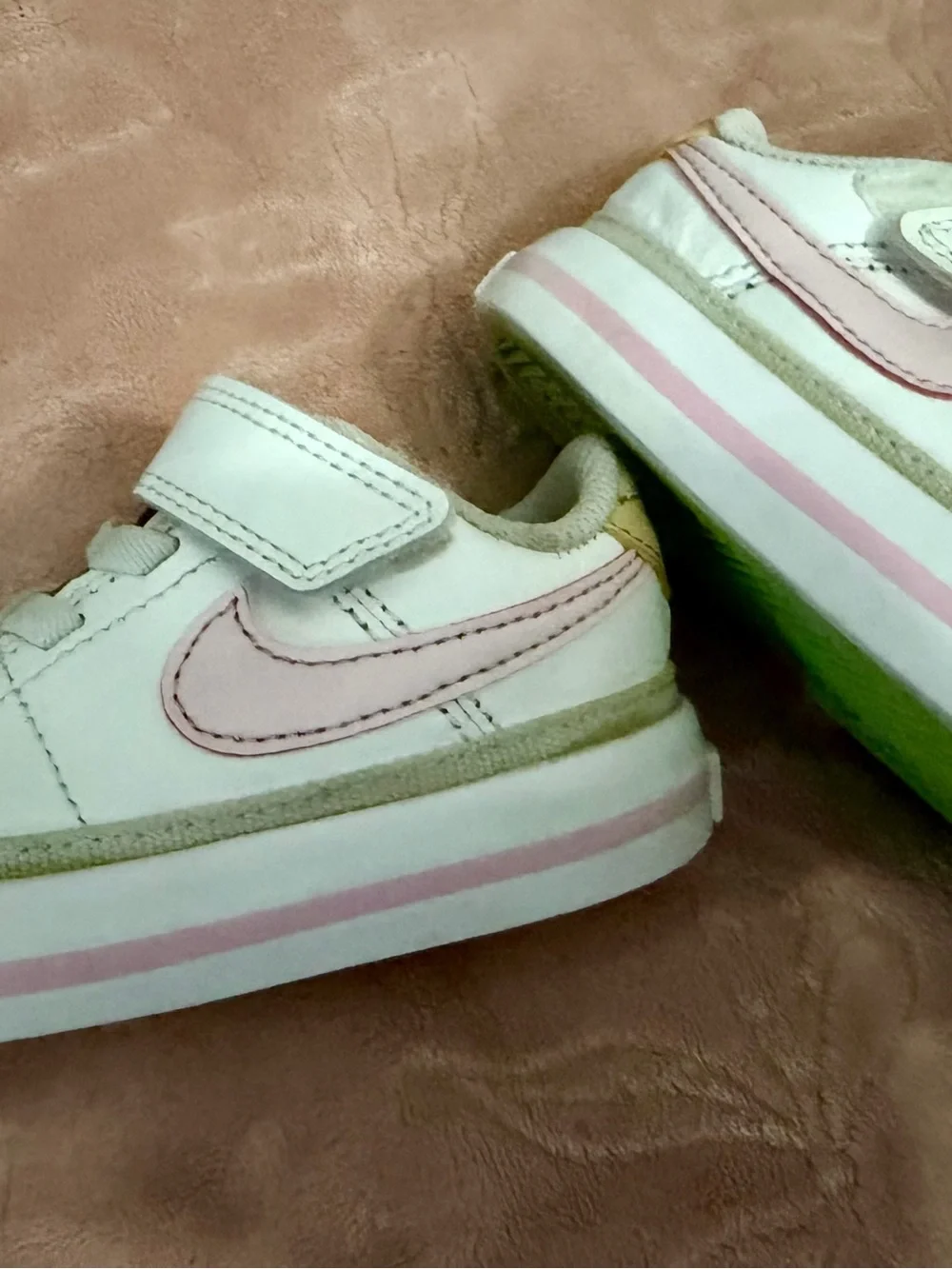 Nike Kids White and Pink Sneakers with Green Sole